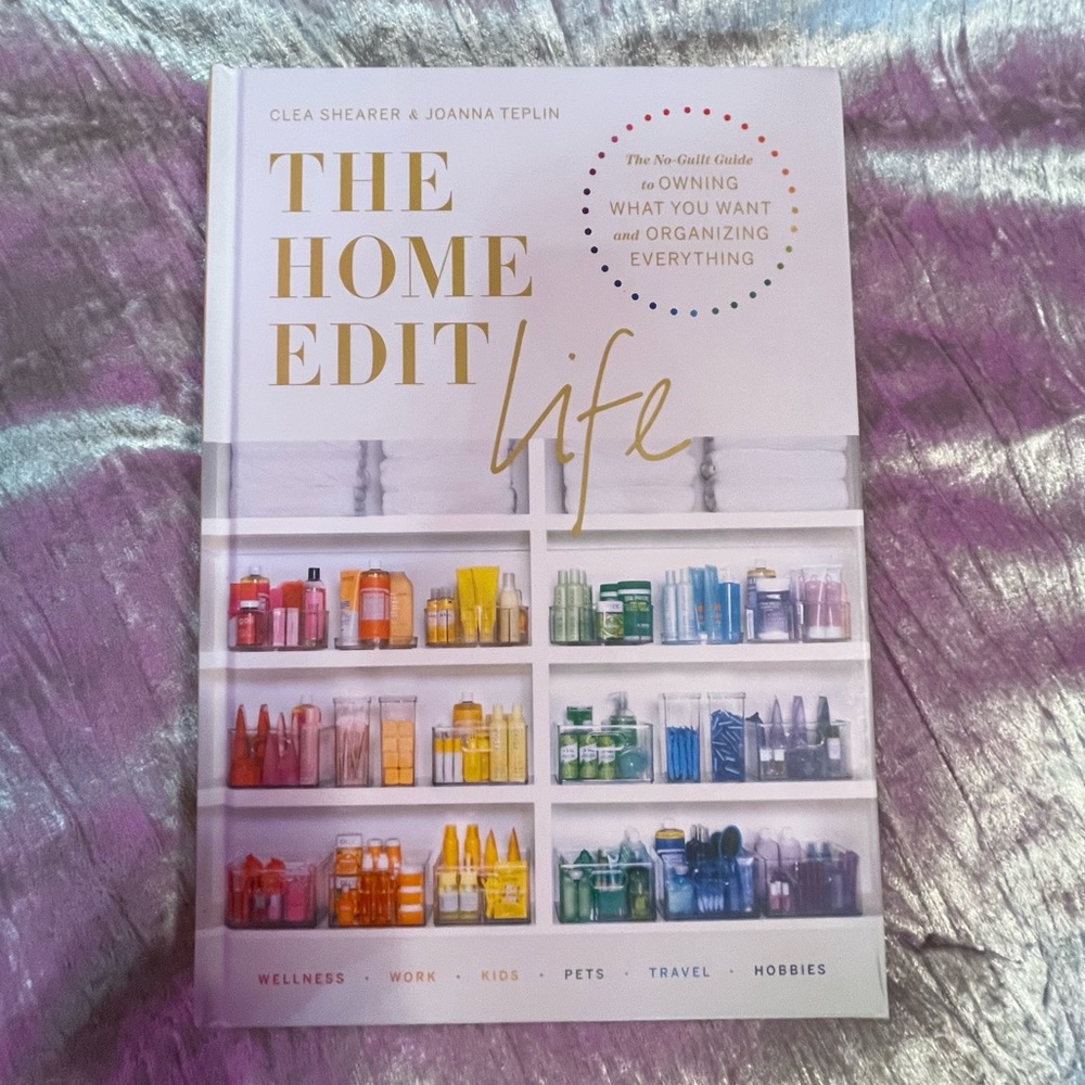 The Home Edit Book. Known from Netflix. 

Home Organizing 

Brand New